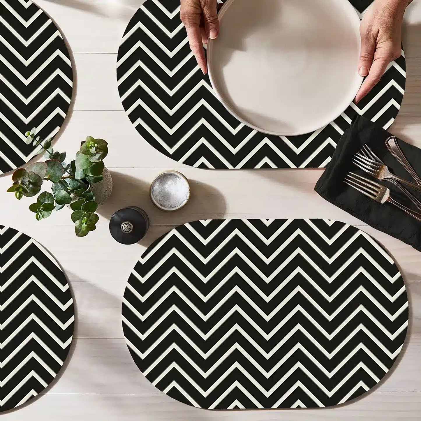Black and white Chevron print Table Mat | TM 028 (set of 2)