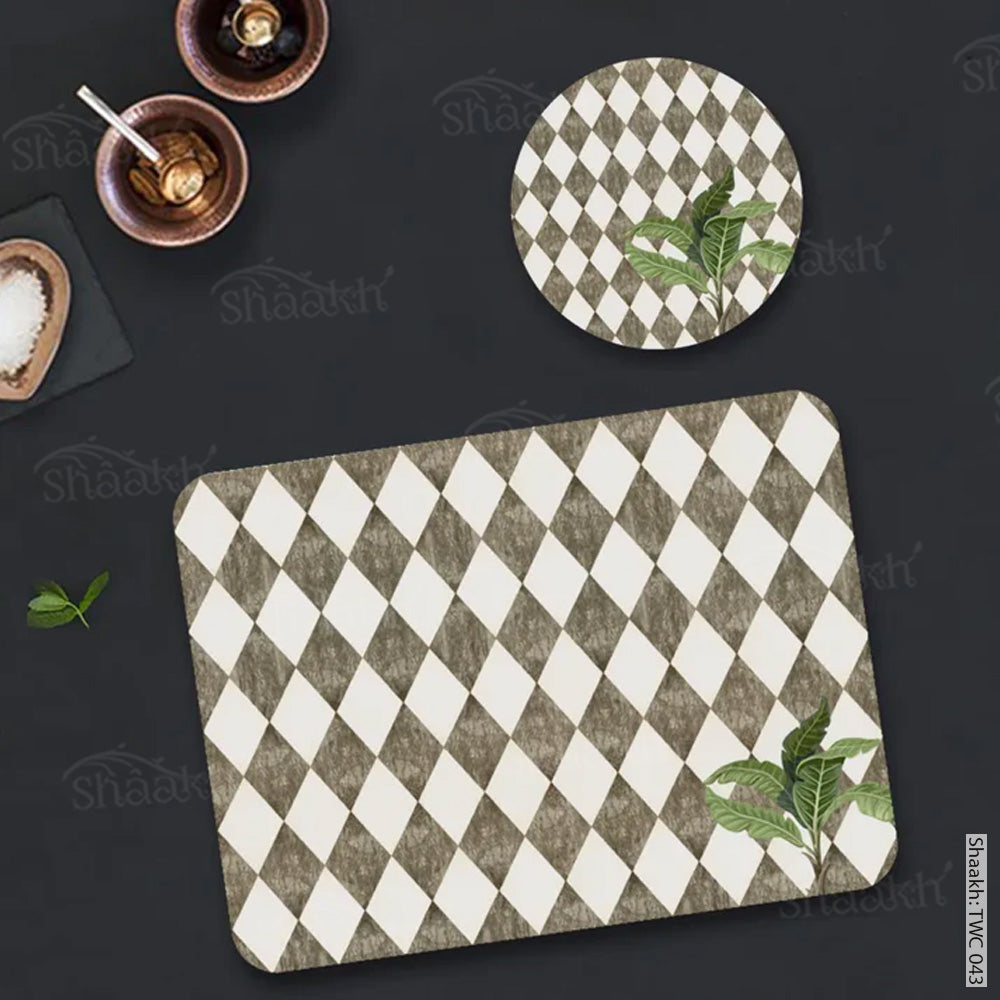 A lone palm on vintage background Coordinated Mats & Trivets Set | TWC 043 ( 8 Mats, 4 Trivets )